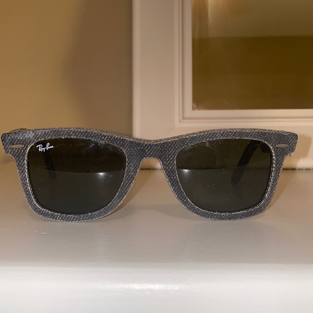 RAYBANS